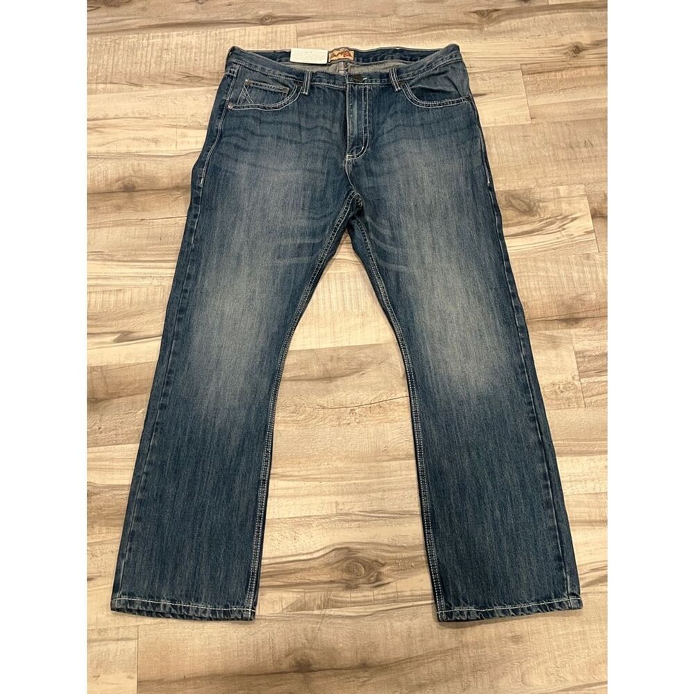 NWT Wrangler Men's Vintage Boot Cut Denim Jeans – Medium Wash Blue 38 x 32